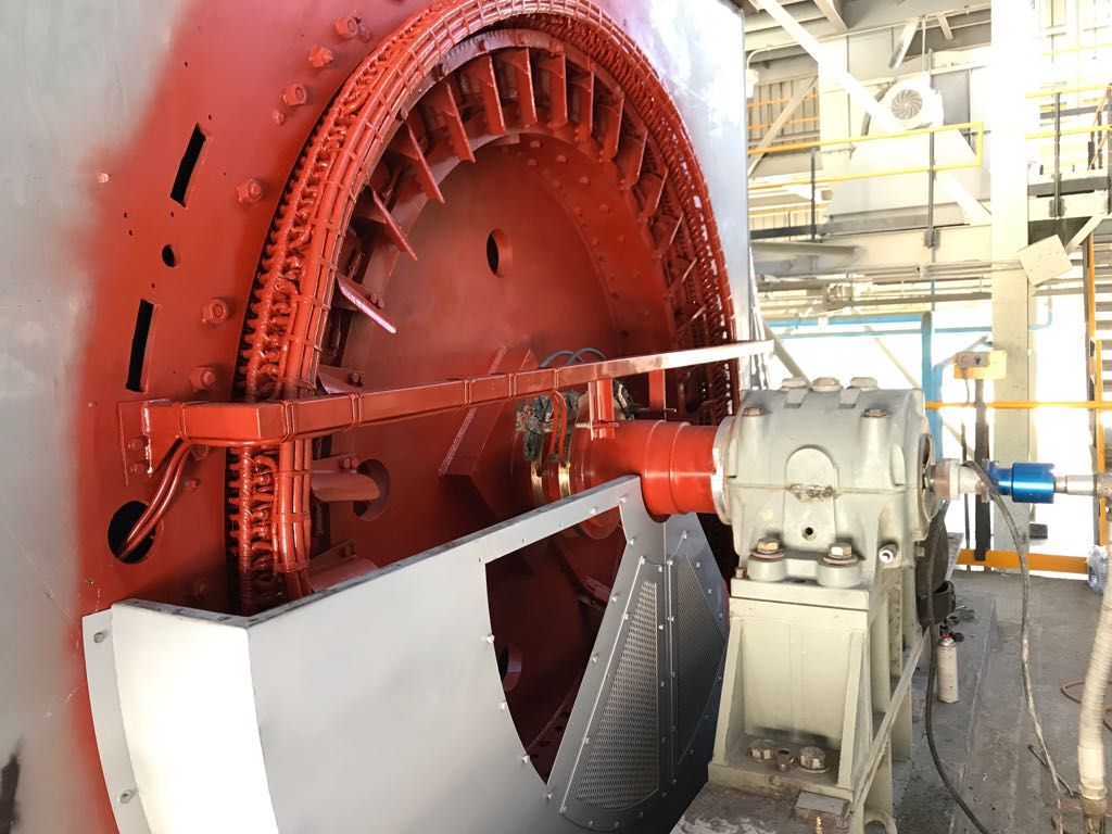 Trabajo en sitio sobre motor General Electric de 2000 HP